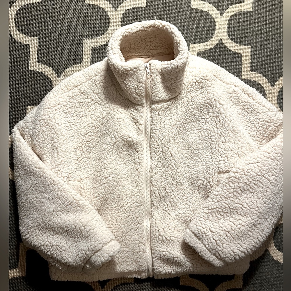 Cream colored cropped sherpa fleece coat, size large